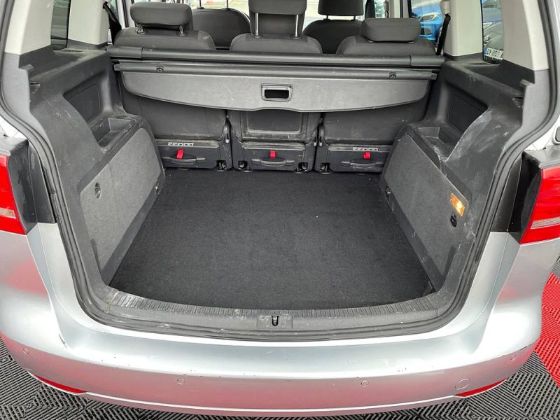 VOLKSWAGEN TOURAN 2011