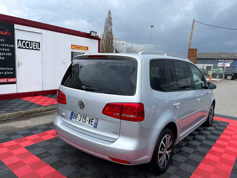 VOLKSWAGEN TOURAN 2011