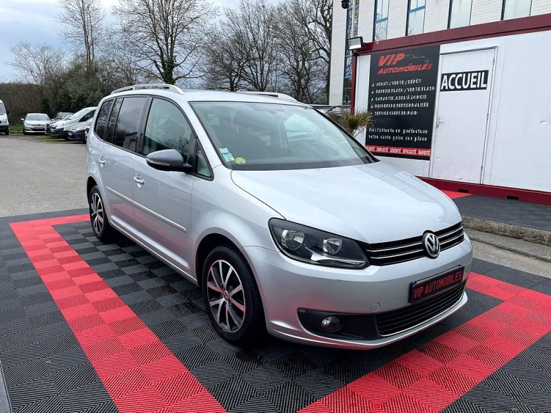 VOLKSWAGEN TOURAN 2011