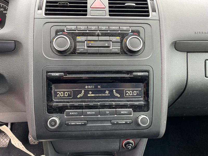 VOLKSWAGEN TOURAN 2011