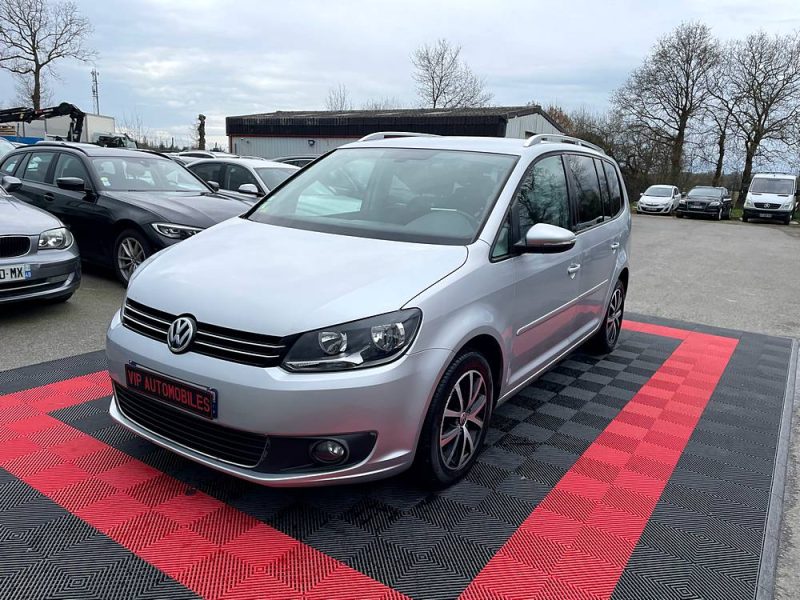 VOLKSWAGEN TOURAN 2011