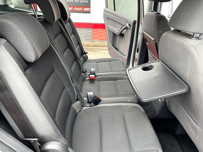 VOLKSWAGEN TOURAN 2011