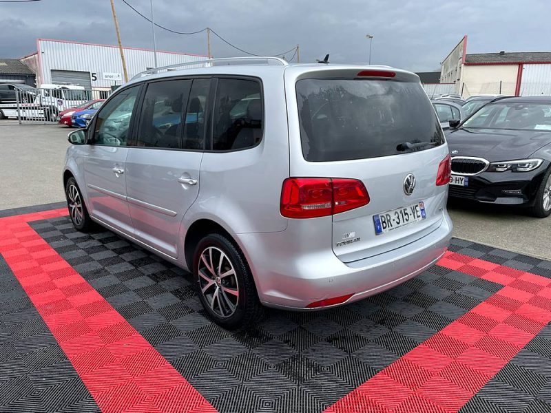 VOLKSWAGEN TOURAN 2011