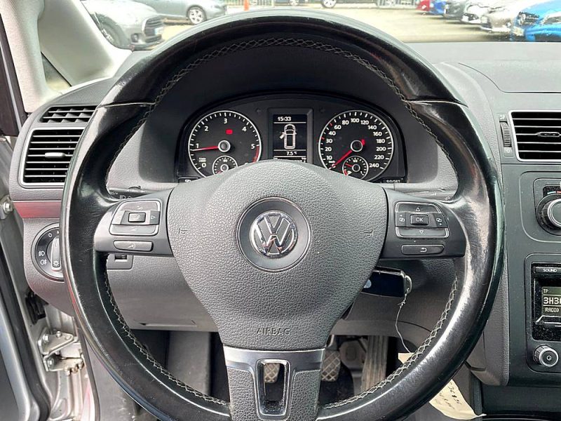 VOLKSWAGEN TOURAN 2011