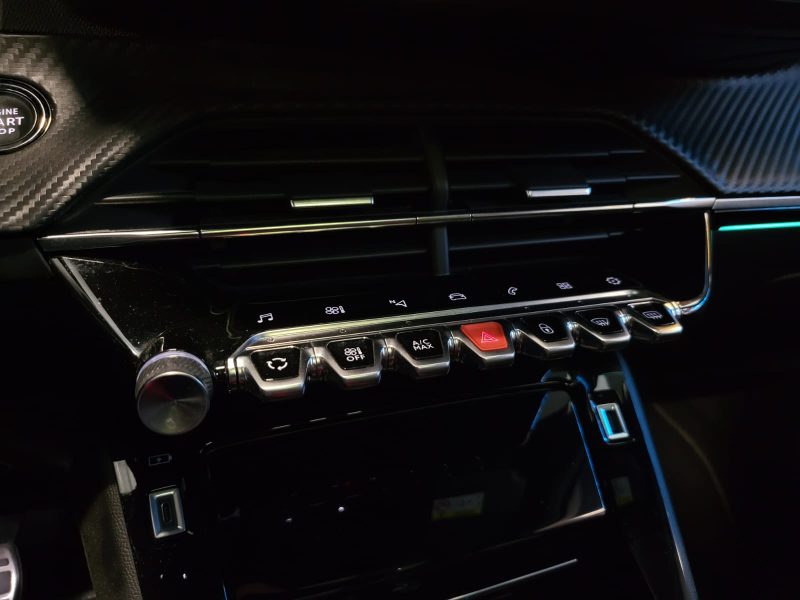 PEUGEOT 2008 GTPACK 1.5 BLUE HDI /130CH / TOIT OUVRANT / CAMERA RECUL / KEYLESS / VIRTU