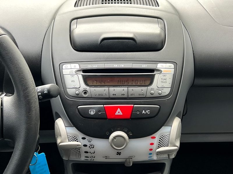 TOYOTA AYGO PHASE 2 1.0 VVTi 68 Cv 5 PORTES CLIMATISAITON CRIT AIR 1 - Garantie 1an