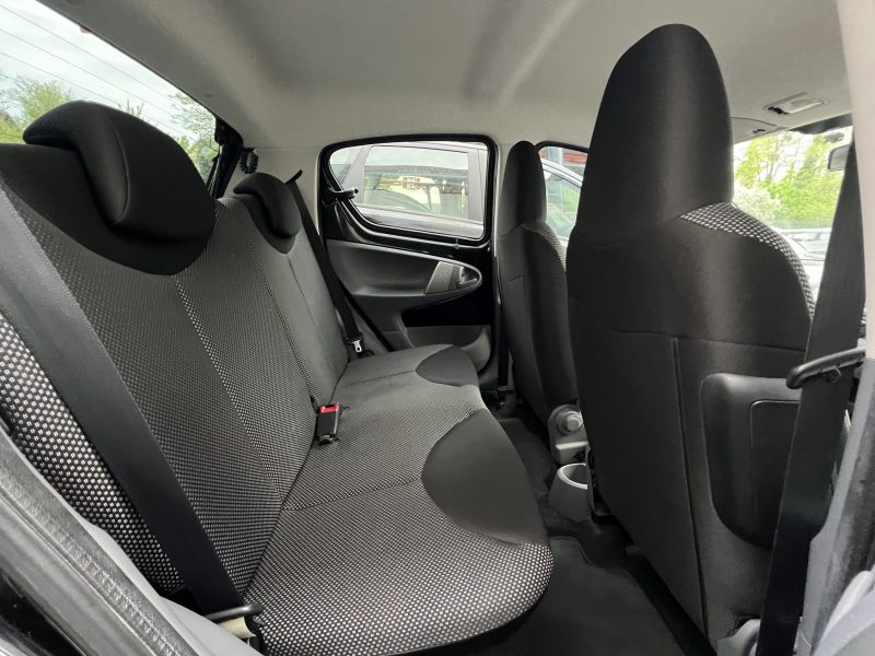 TOYOTA AYGO PHASE 2 1.0 VVTi 68 Cv 5 PORTES CLIMATISAITON CRIT AIR 1 - Garantie 1an