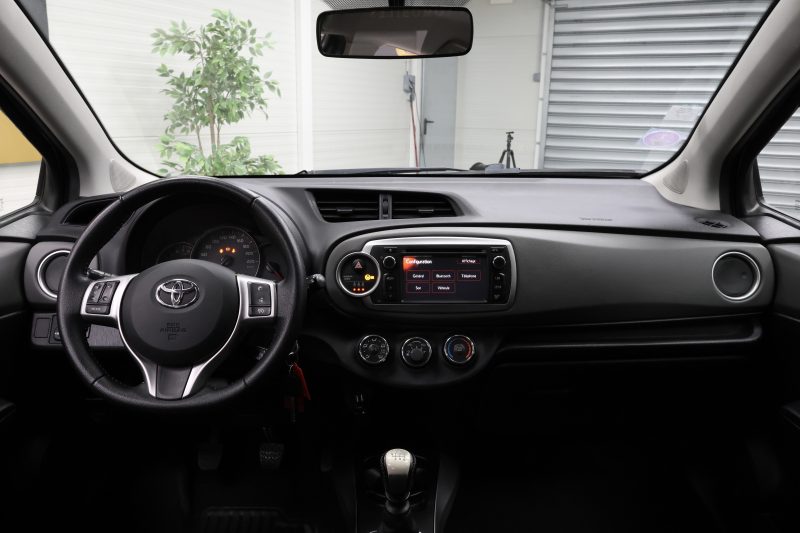 TOYOTA Yaris 2014