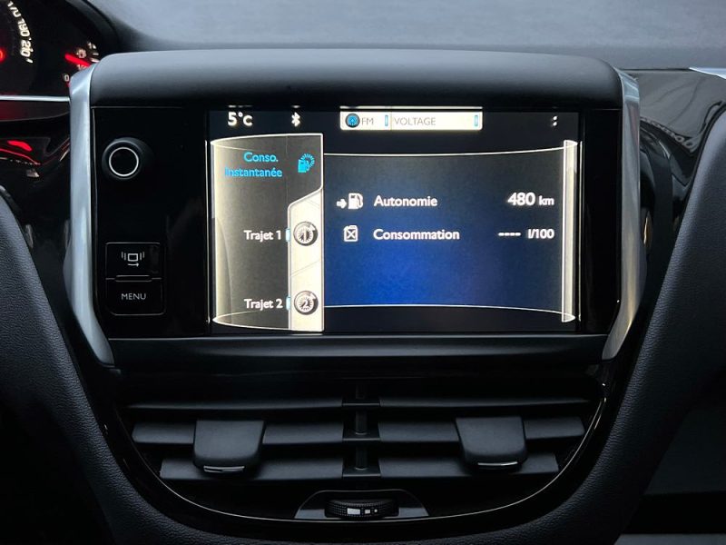 PEUGEOT 208 STYLE 1.2 VTI 82 Cv 5 PORTES ECRAN TACTILE 38 900 Kms CRIT AIR 1 - GARANTIE 1 AN