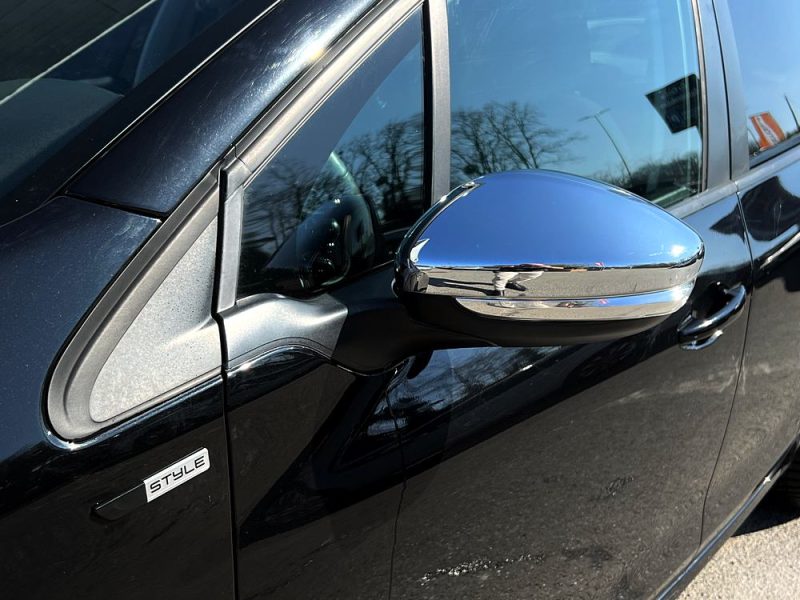 PEUGEOT 208 STYLE 1.2 VTI 82 Cv 5 PORTES ECRAN TACTILE 38 900 Kms CRIT AIR 1 - GARANTIE 1 AN