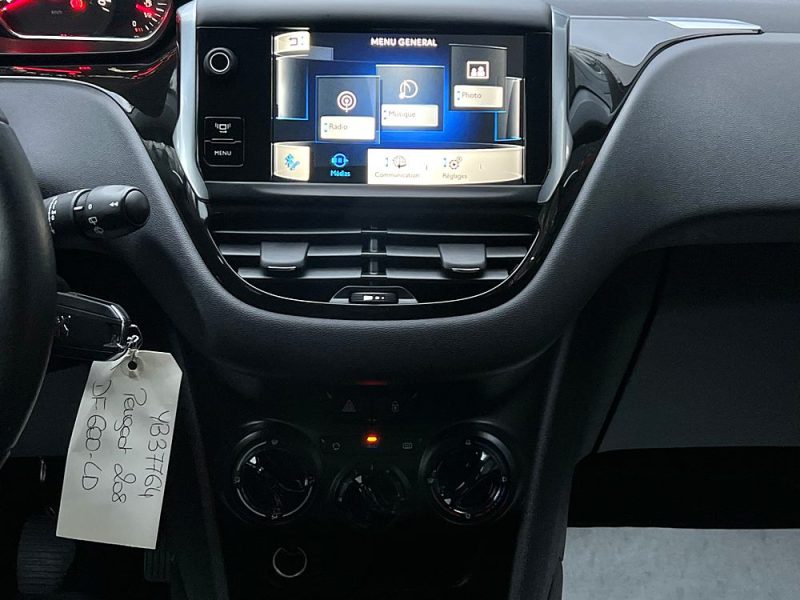 PEUGEOT 208 STYLE 1.2 VTI 82 Cv 5 PORTES ECRAN TACTILE 38 900 Kms CRIT AIR 1 - GARANTIE 1 AN