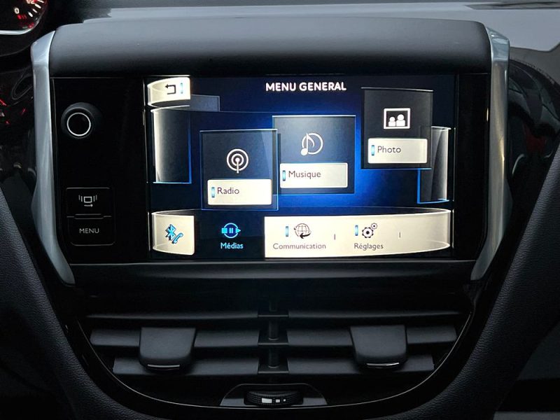 PEUGEOT 208 STYLE 1.2 VTI 82 Cv 5 PORTES ECRAN TACTILE 38 900 Kms CRIT AIR 1 - GARANTIE 1 AN