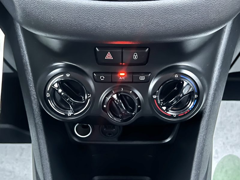 PEUGEOT 208 STYLE 1.2 VTI 82 Cv 5 PORTES ECRAN TACTILE 38 900 Kms CRIT AIR 1 - GARANTIE 1 AN