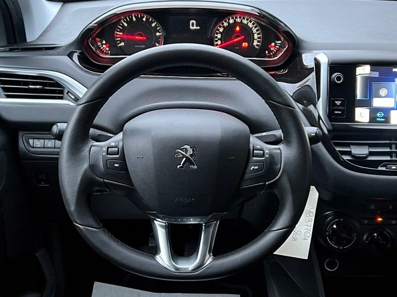 PEUGEOT 208 STYLE 1.2 VTI 82 Cv 5 PORTES ECRAN TACTILE 38 900 Kms CRIT AIR 1 - GARANTIE 1 AN