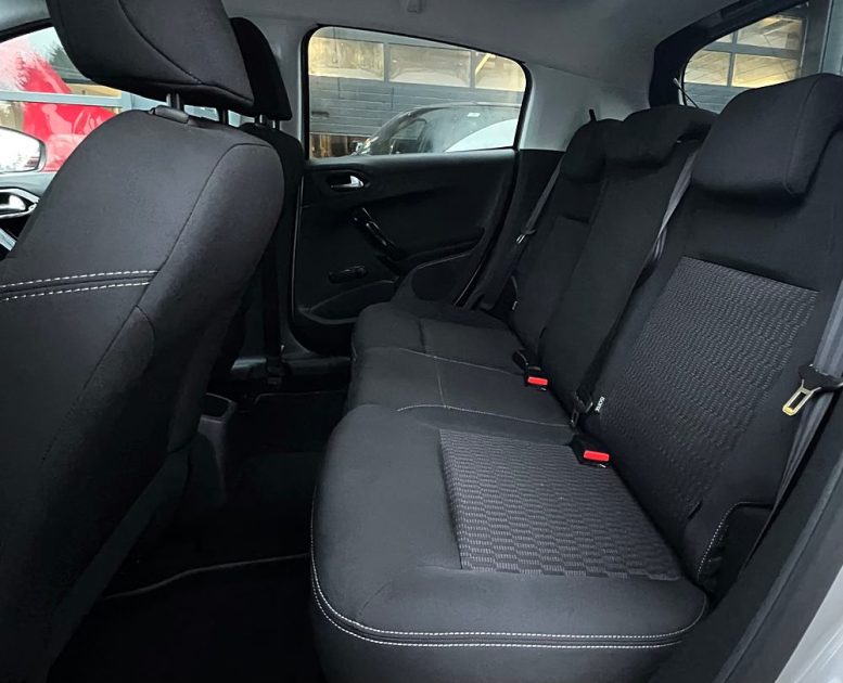 PEUGEOT 208 STYLE 1.2 VTI 82 Cv 5 PORTES ECRAN TACTILE 38 900 Kms CRIT AIR 1 - GARANTIE 1 AN