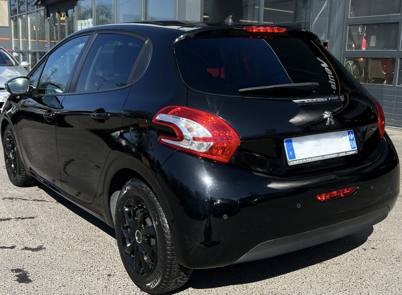 PEUGEOT 208 STYLE 1.2 VTI 82 Cv 5 PORTES ECRAN TACTILE 38 900 Kms CRIT AIR 1 - GARANTIE 1 AN