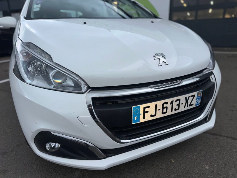 PEUGEOT 208 2019