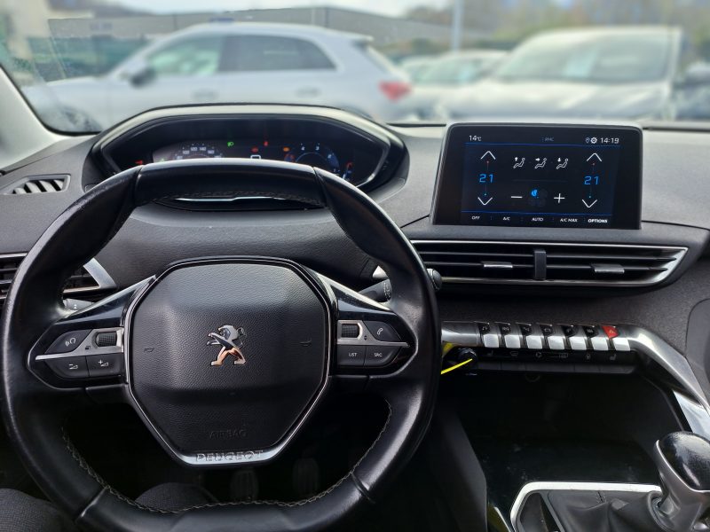 PEUGEOT 5008 2019