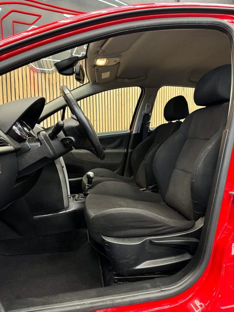 PEUGEOT 207 2008
