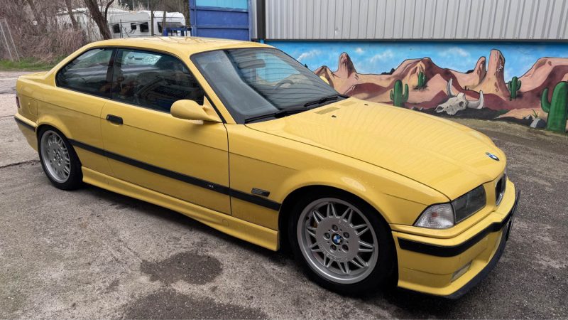 BMW M3 3.0 jaune Dakar reprise possible