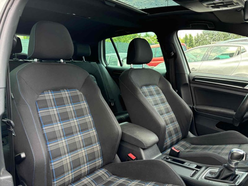 VOLKSWAGEN GOLF VII 2015