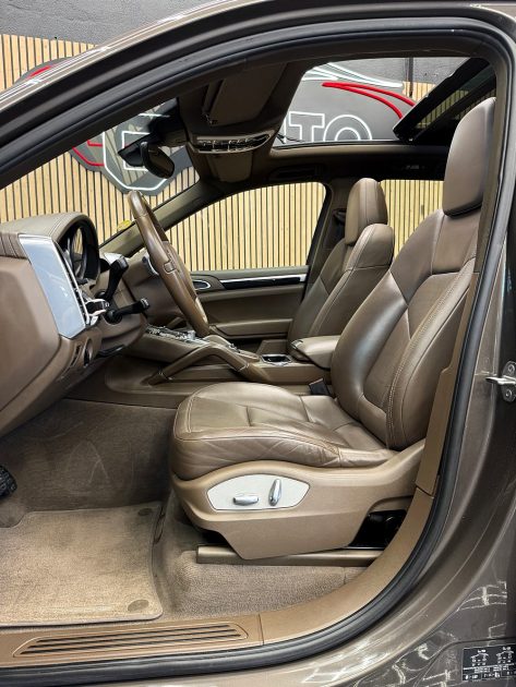 PORSCHE CAYENNE 2012