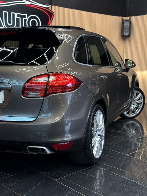 PORSCHE CAYENNE 2012