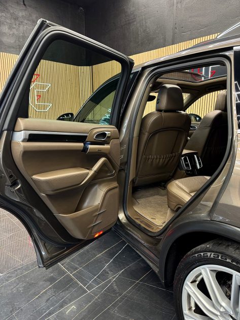 PORSCHE CAYENNE 2012