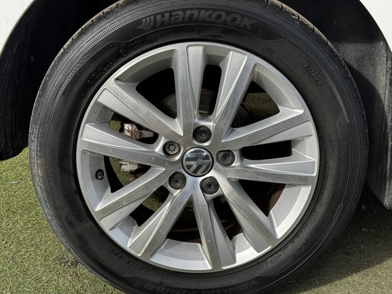 VOLKSWAGEN POLO 2011