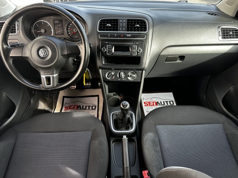 VOLKSWAGEN POLO 2011