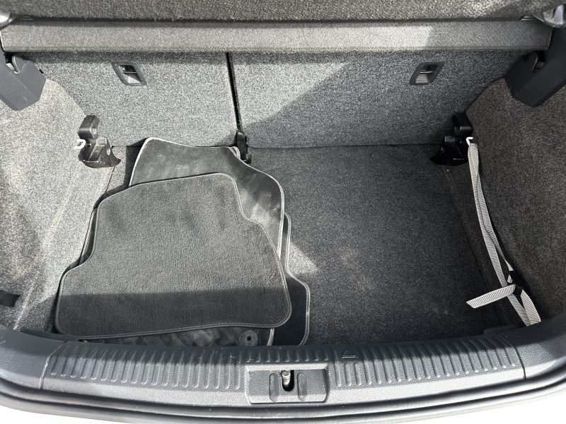 VOLKSWAGEN POLO 2011