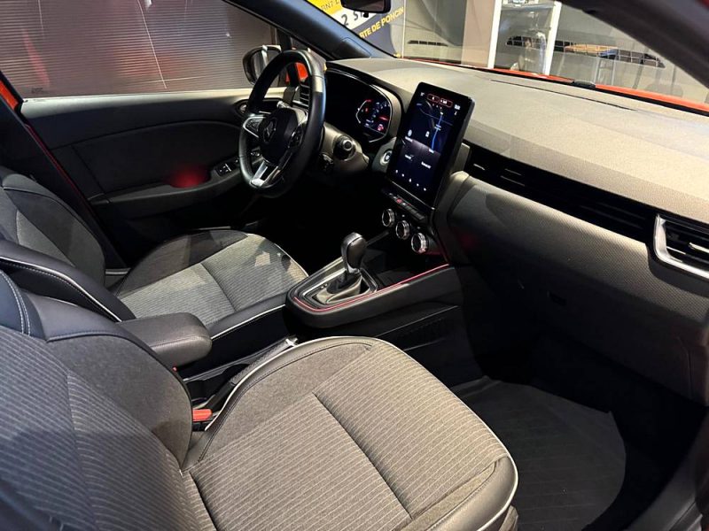 RENAULT Model :CLIO Finition:1.3 TCE 130 EDC INTENS / ECRAN 9.3P