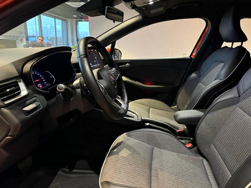 RENAULT Model :CLIO Finition:1.3 TCE 130 EDC INTENS / ECRAN 9.3P