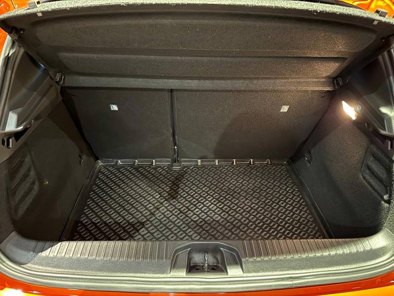 RENAULT Model :CLIO Finition:1.3 TCE 130 EDC INTENS / ECRAN 9.3P