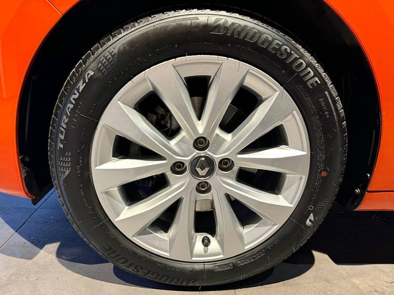 RENAULT Model :CLIO Finition:1.3 TCE 130 EDC INTENS / ECRAN 9.3P