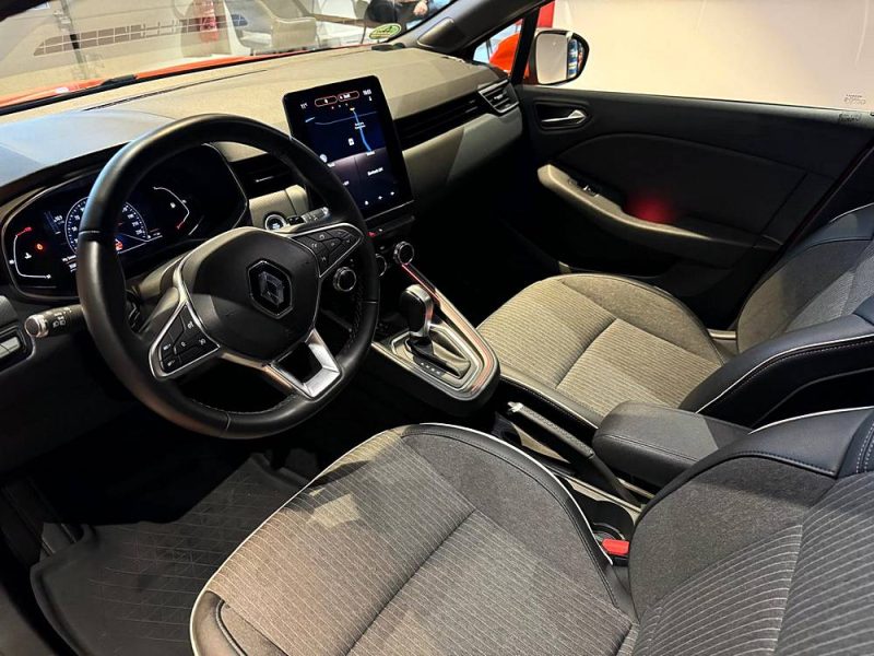 RENAULT Model :CLIO Finition:1.3 TCE 130 EDC INTENS / ECRAN 9.3P