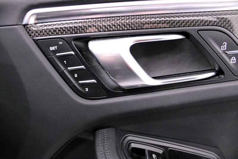 PORSCHE MACAN TURBO 2020