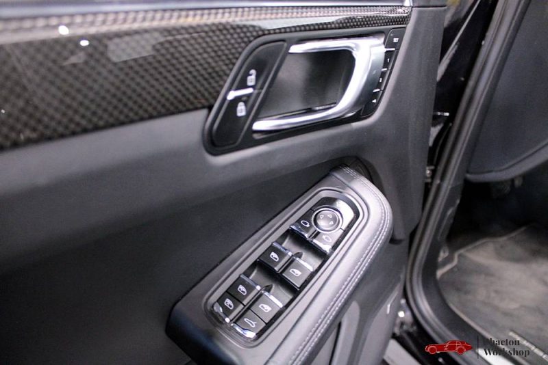 PORSCHE MACAN TURBO 2020