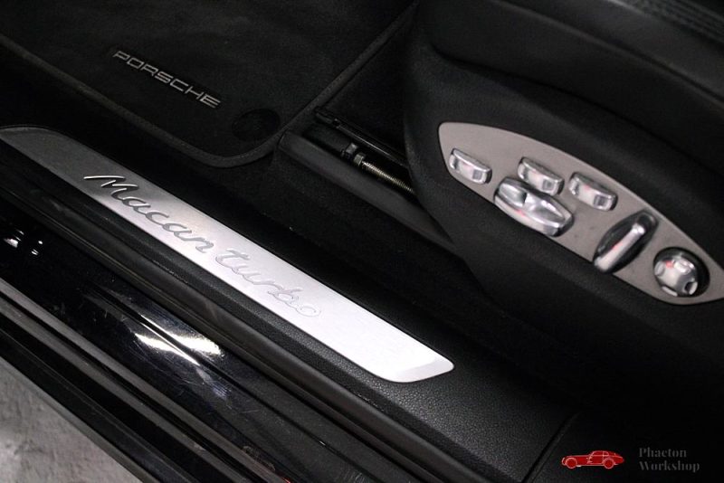 PORSCHE MACAN TURBO 2020