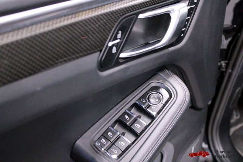 PORSCHE MACAN TURBO 2020