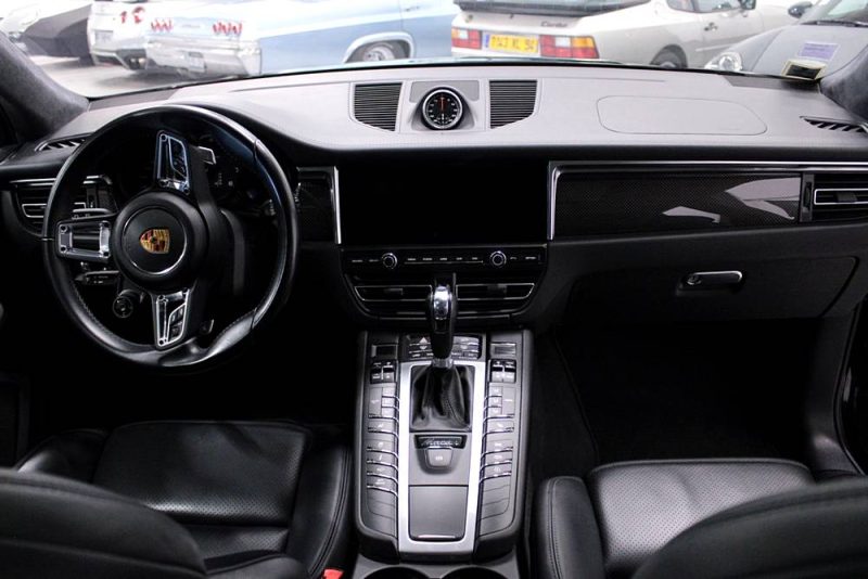 PORSCHE MACAN TURBO 2020
