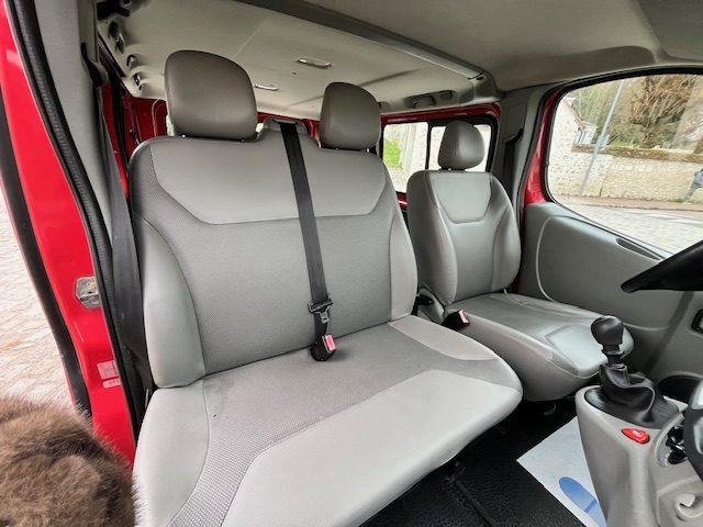 RENAULT TRAFIC PASSENGER  2011