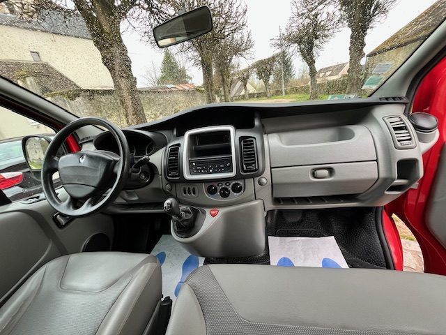 RENAULT TRAFIC PASSENGER  2011