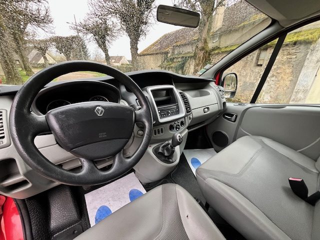 RENAULT TRAFIC PASSENGER  2011