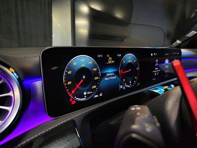 MERCEDES CLASSE A 180 D 116cv AMG LINE / TOIT OUVRANT / CARPLAY / CAMERA 360° / SIEGES ELECTRIQUES /