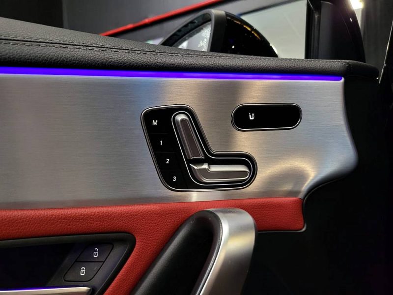 MERCEDES CLASSE A 180 D 116cv AMG LINE / TOIT OUVRANT / CARPLAY / CAMERA 360° / SIEGES ELECTRIQUES /