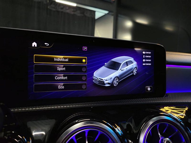 MERCEDES CLASSE A 180 D 116cv AMG LINE / TOIT OUVRANT / CARPLAY / CAMERA 360° / SIEGES ELECTRIQUES /