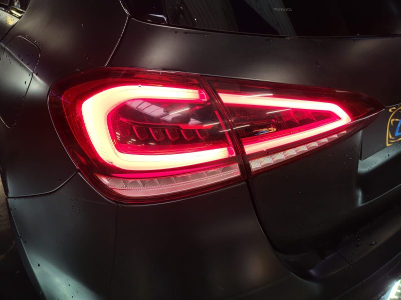 MERCEDES CLASSE A 180 D 116cv AMG LINE / TOIT OUVRANT / CARPLAY / CAMERA 360° / SIEGES ELECTRIQUES /