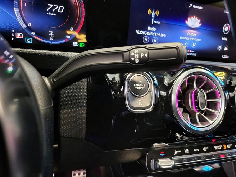 MERCEDES CLASSE CLA 220d 190cv / TOIT OUVRANT + SIEGES CHAUFFANTS + VIRTUAL COCKPIT + ATTELAGE /