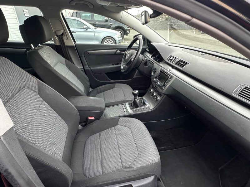 VOLKSWAGEN PASSAT 2012